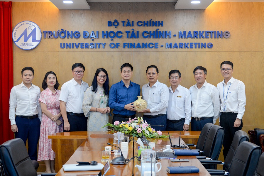Trường Đại học Tài chính - Marketing và Đại học Kinh tế Quốc dân tăng cường trao đổi kinh nghiệm, kết nối chuyên môn