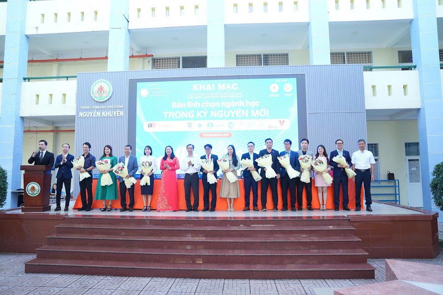 UFM đồng hành cùng Trường THPT Nguyễn Khuyến trong chương trình “Bản lĩnh chọn ngành học trong kỷ nguyên mới”