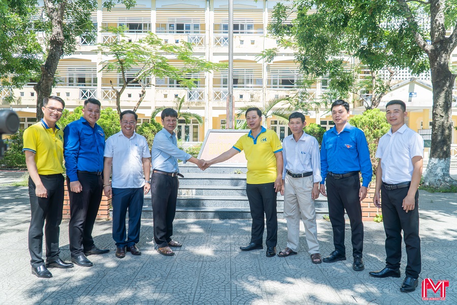 UFM trao tặng 2 phòng máy tính trị giá 250 triệu đồng tại Thành phố Huế