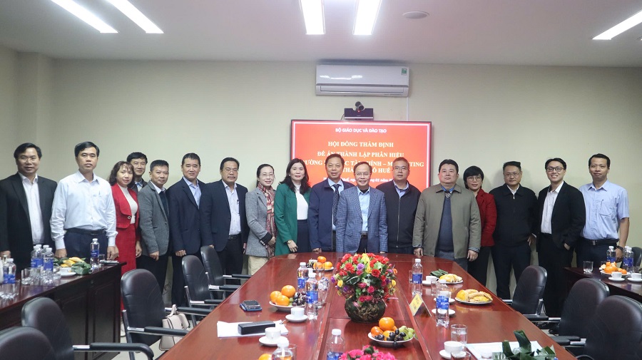 UFM làm việc với Đoàn thẩm định Bộ GD&ĐT về Đề án thành lập Phân hiệu tại TP. Huế