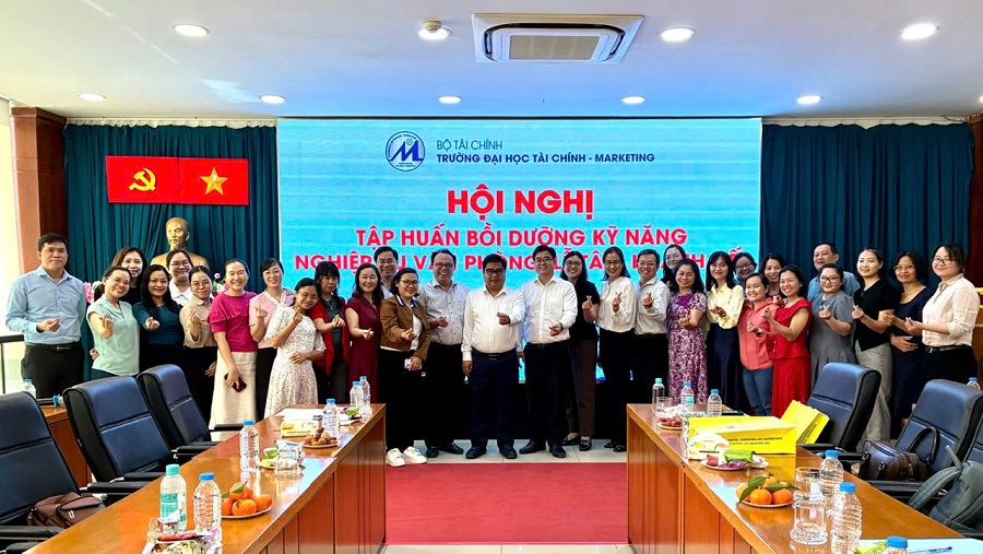 UFM chuẩn hóa nghiệp vụ văn phòng, lễ tân và khánh tiết cùng các chuyên gia