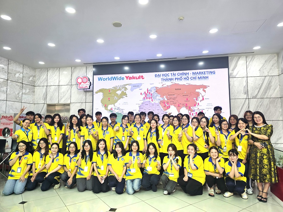 Sinh viên UFM học tập thực tế tại Công ty TNHH Yakult Việt Nam