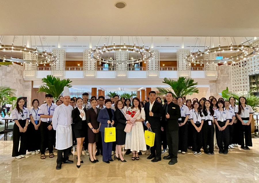 STEPPING INTO THE JOURNEY – Career talk and Hotel tour tại Khách sạn Lotte Sài Gòn