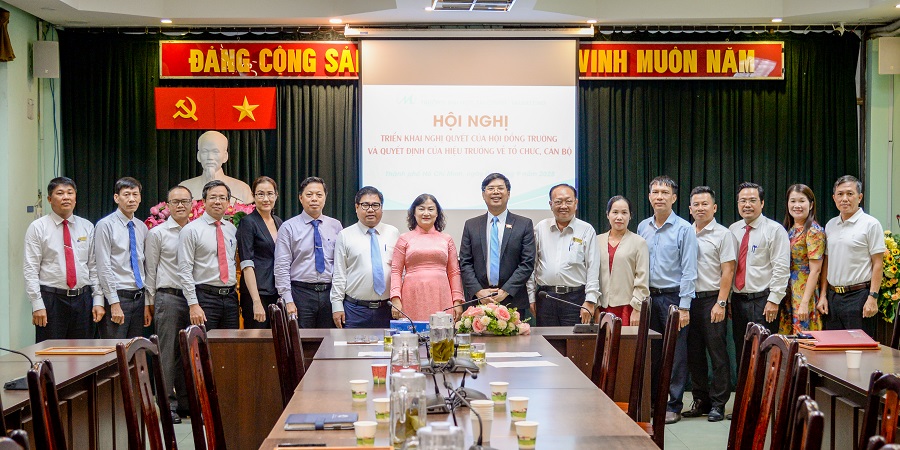 UFM thành lập Văn phòng Trường, Phòng Tổ chức và Pháp chế, Khoa Pháp luật và Ngoại ngữ